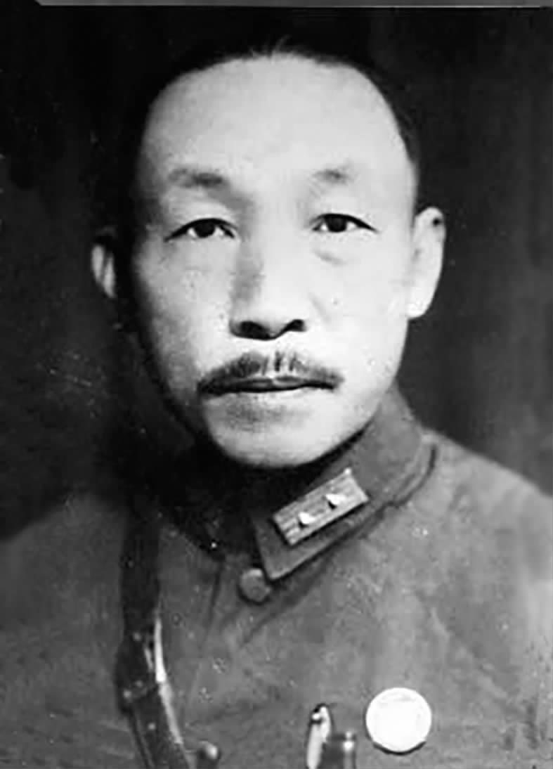 唐淮源。