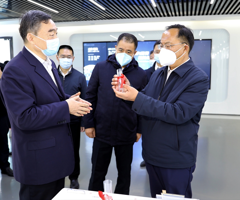 12月12日，市委書記王力一行到上海凱盛集團(tuán)拜訪交流，推動合作項目。