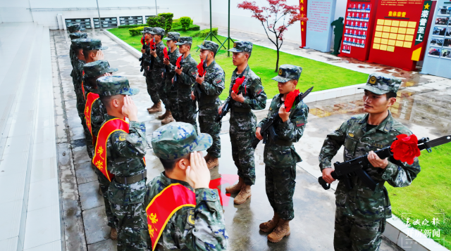 薪火相傳，這是新兵無比榮耀的“成人禮”