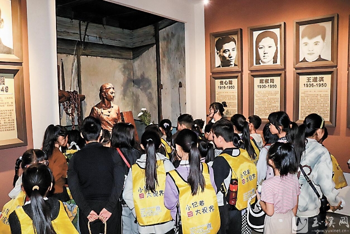 參觀烈士紀念館。