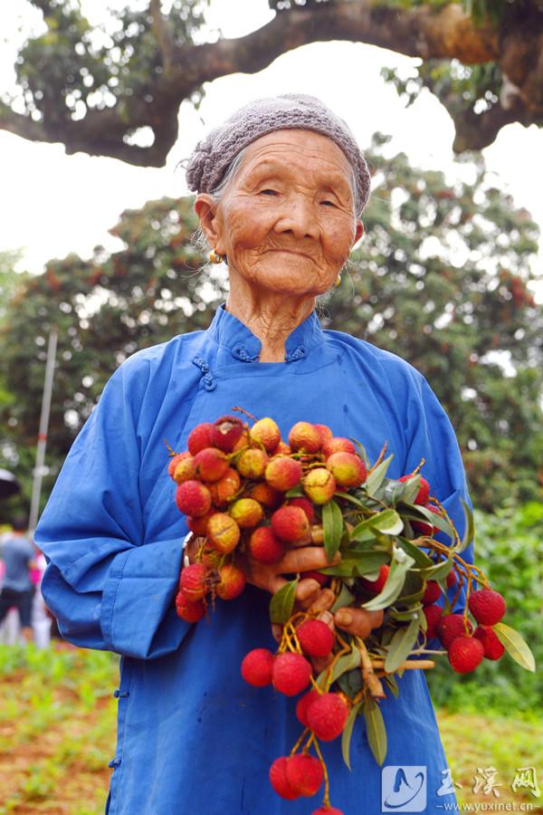 98歲的張瓊美老人。