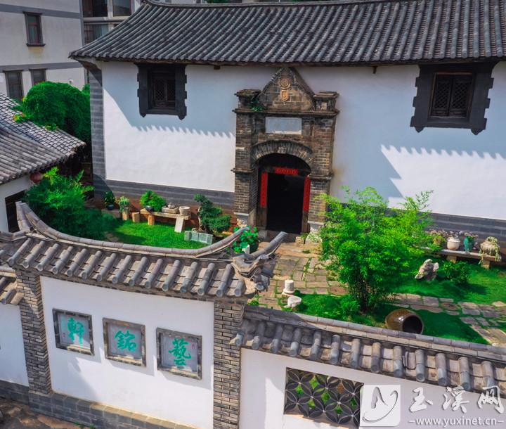 藝銘軒飯店所在地是一座有著上百年歷史的滇中傳統(tǒng)“一顆印”民居。