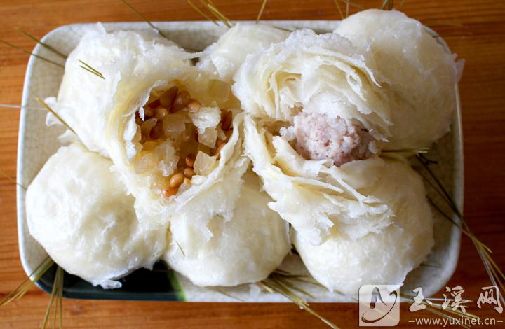 破酥包面皮蓬松，層次分明。食之，酥軟可口。