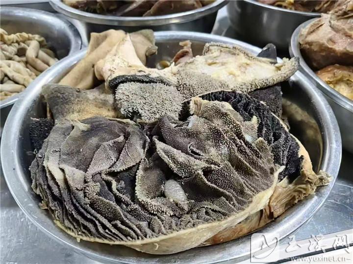 戛灑牛肉湯鍋。