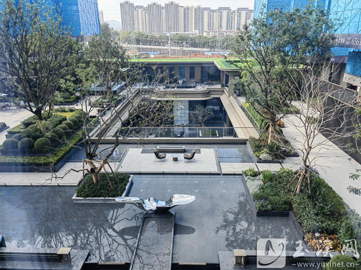 小區(qū)內(nèi)良好的園林景觀，提升業(yè)主居住品質(zhì)。