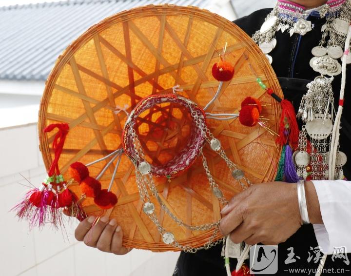 竹制小葉蓮帽。