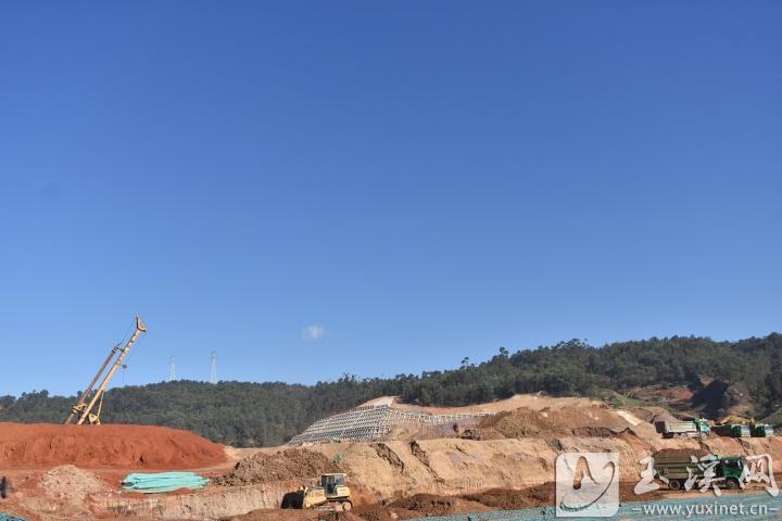 中儲糧40萬噸玉溪直屬庫項目正在抓緊建設(shè)。