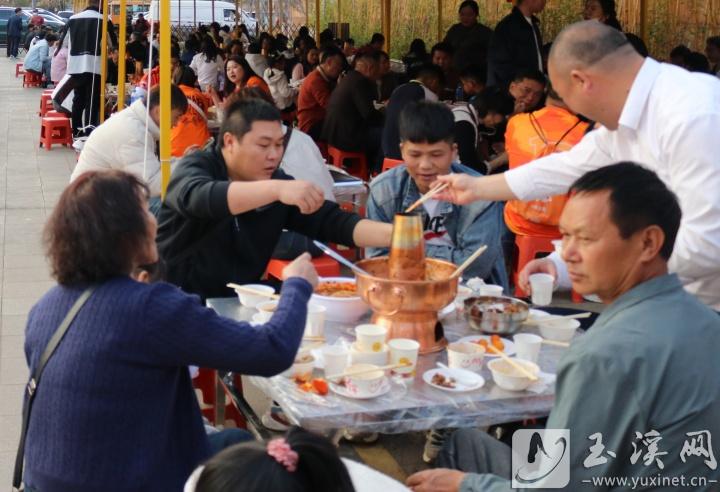 炊鍋菜走出了家庭，成為城市餐桌上的佳肴。