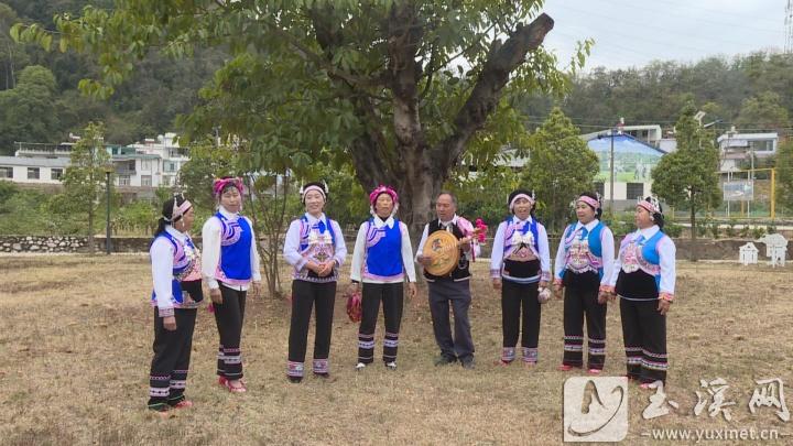 普秀鳳、李瓊芬、楊梅等在演唱五山腔。