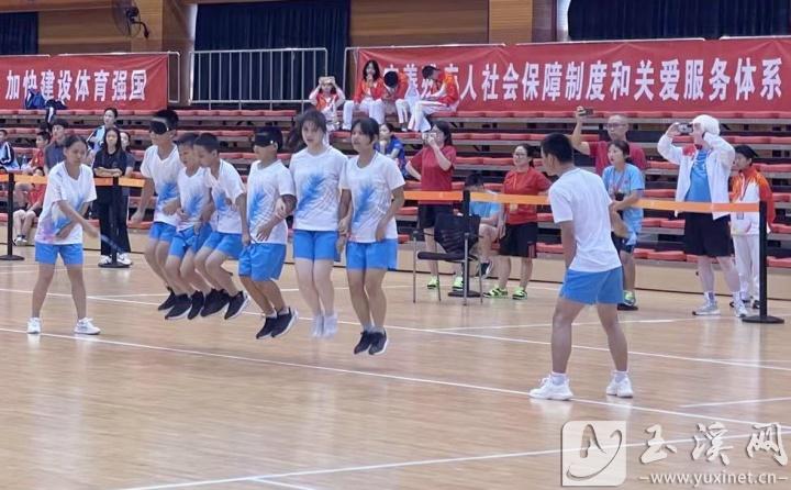 學(xué)生赴北京參賽。