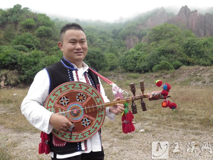 通海“四弦小王子”張選有。