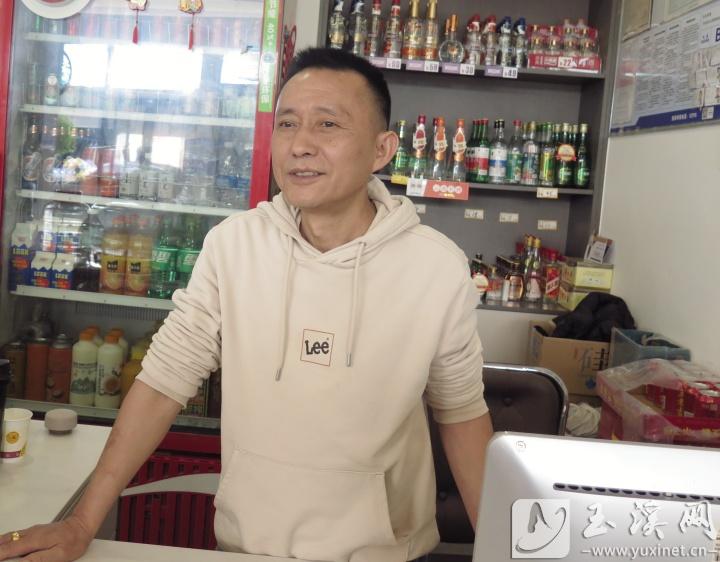 開了三十余年飯店的張寶奇。