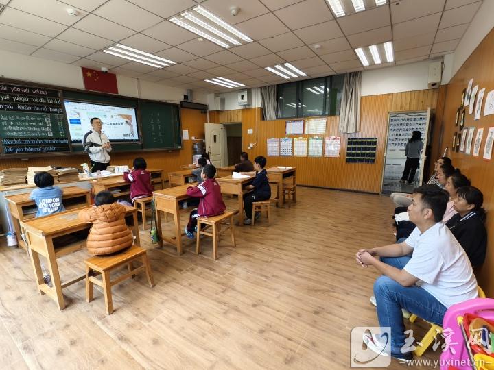 家長聽課。