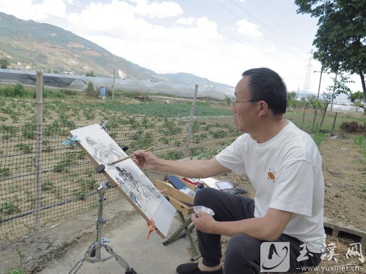 彭慧勇在野外寫生。